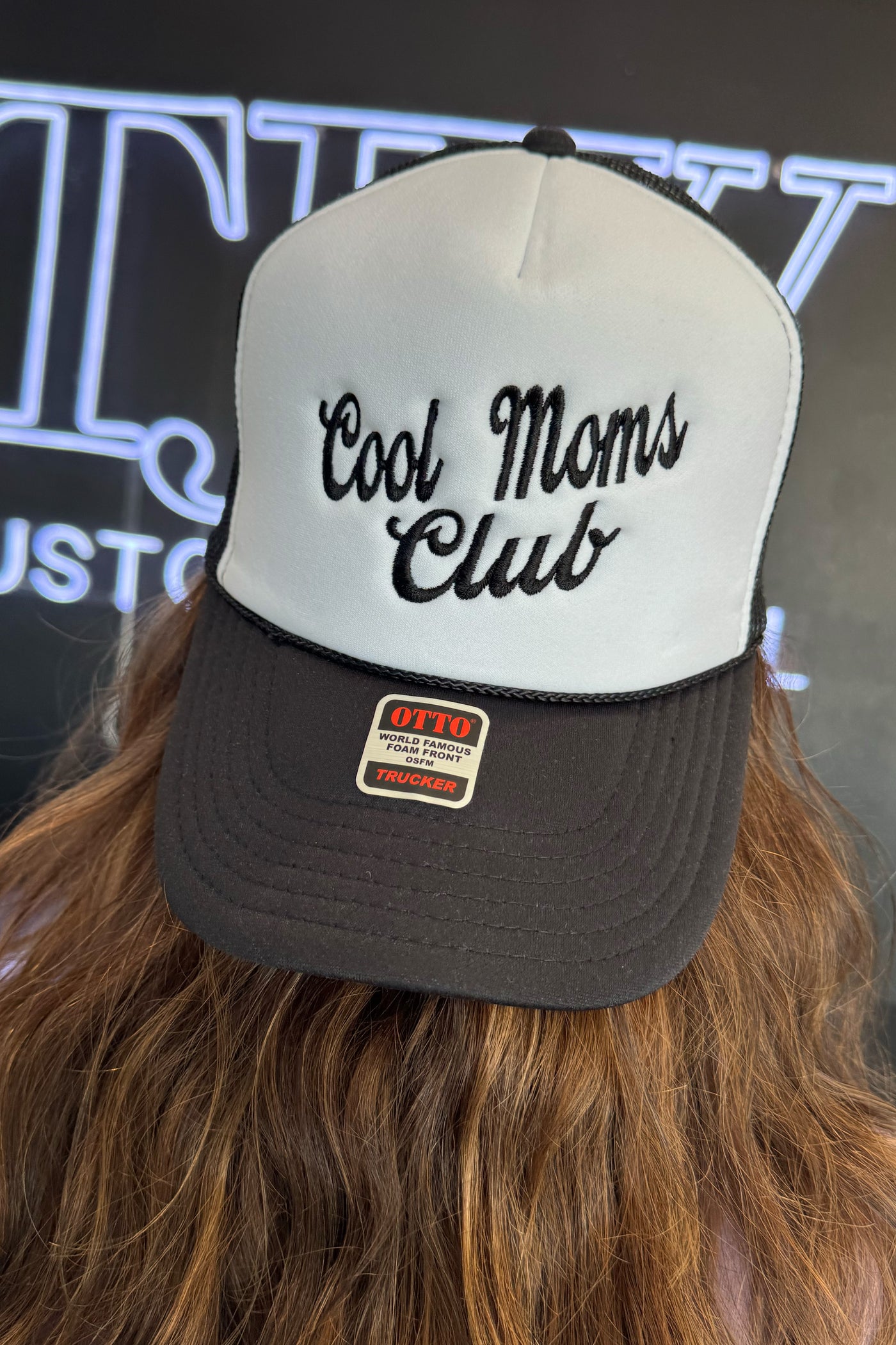COOL MOMS CLUB TRUCKER CAP