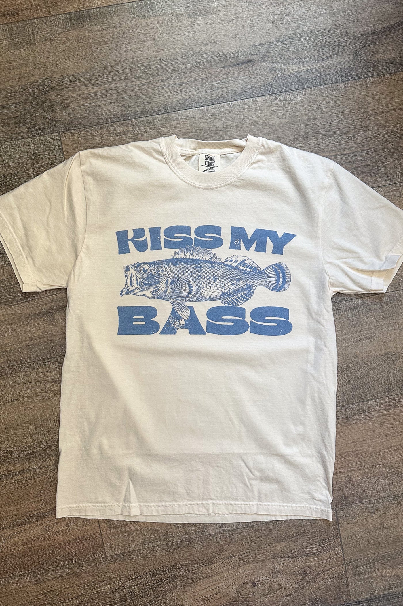KISS MY BASS GRAPHIC TEE